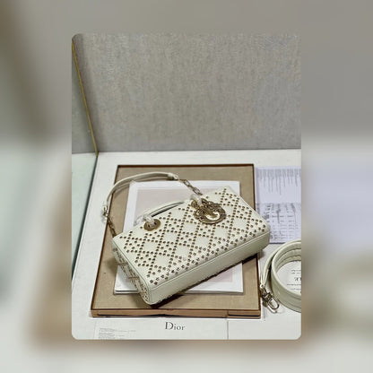 Anum Bags Detail