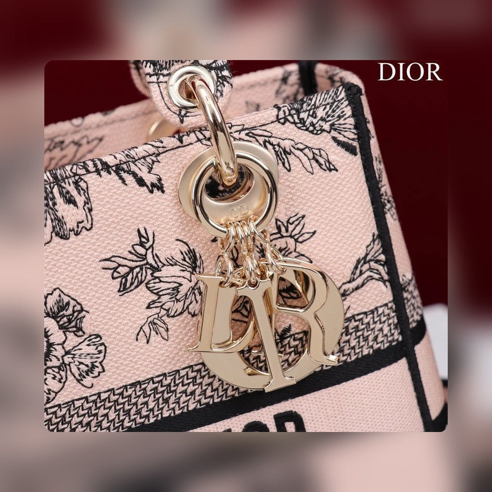 Anum Bags Detail