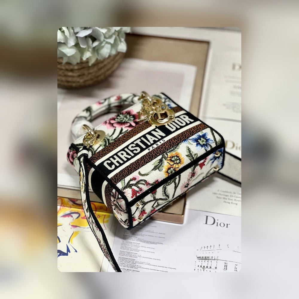 Anum Bags Detail