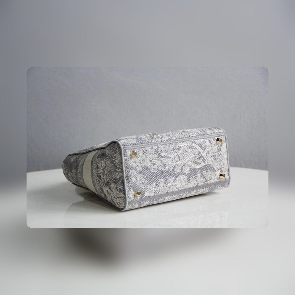 Anum Bags Detail