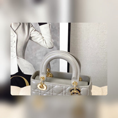 Anum Bags Detail