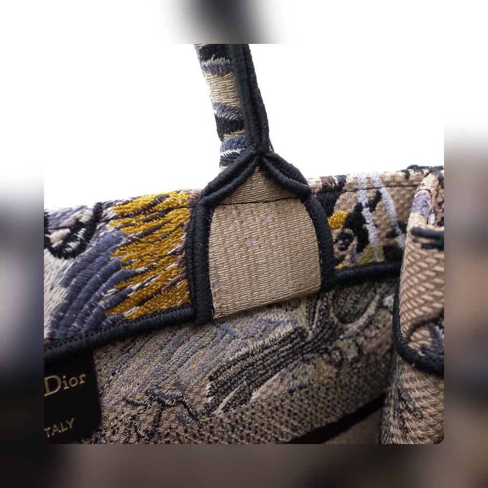Anum Bags Detail