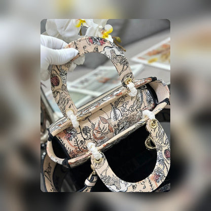 Anum Bags Detail