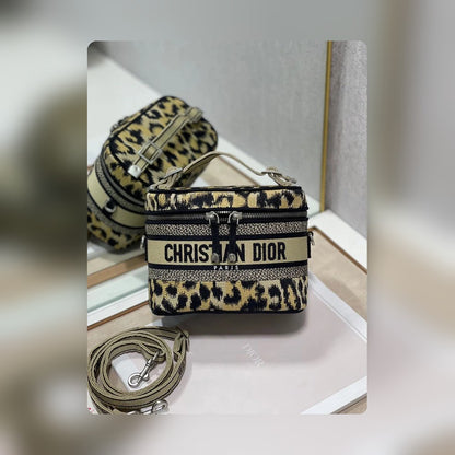 Anum Bags Detail