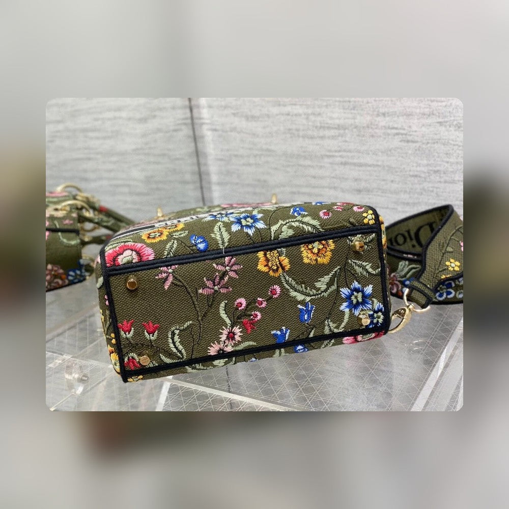 Anum Bags Detail