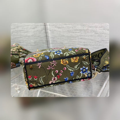 Anum Bags Detail