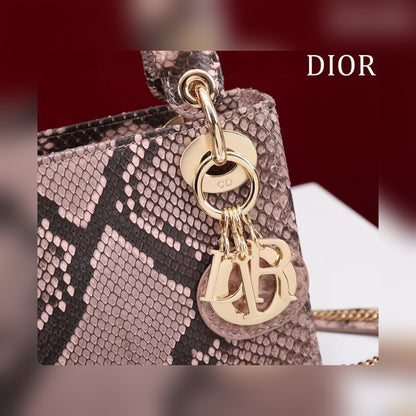 Anum Bags Detail