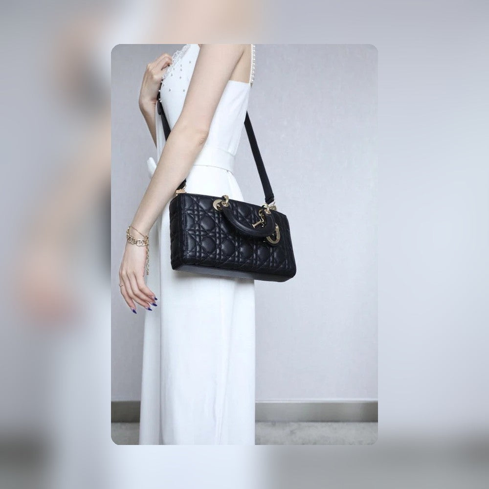 Anum Bags Detail
