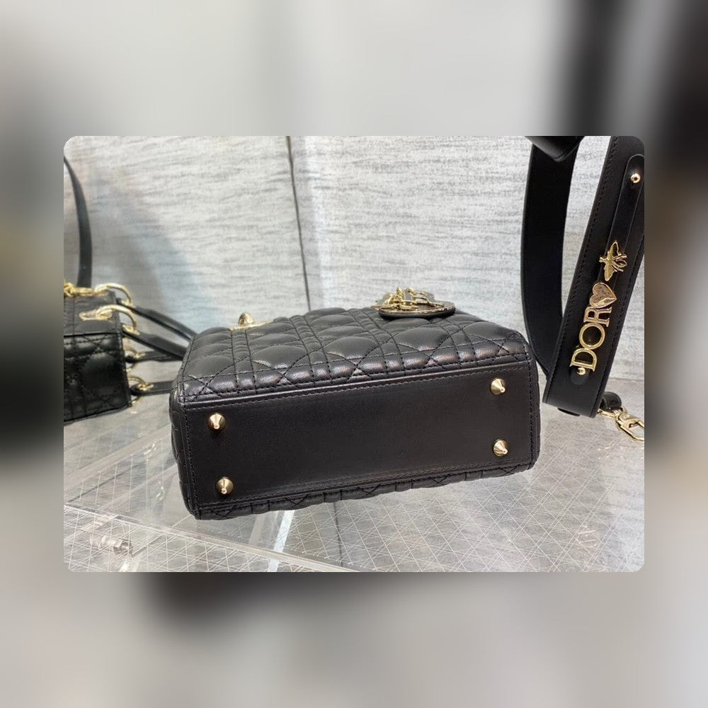 Anum Bags Detail
