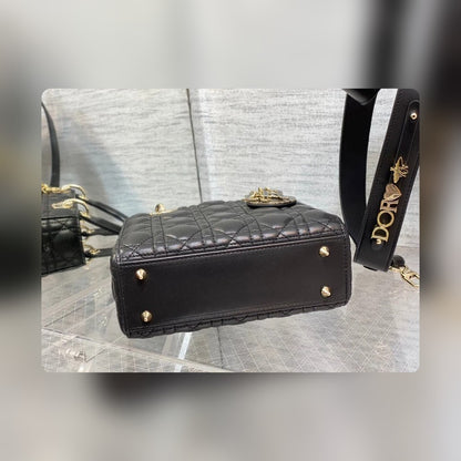 Anum Bags Detail