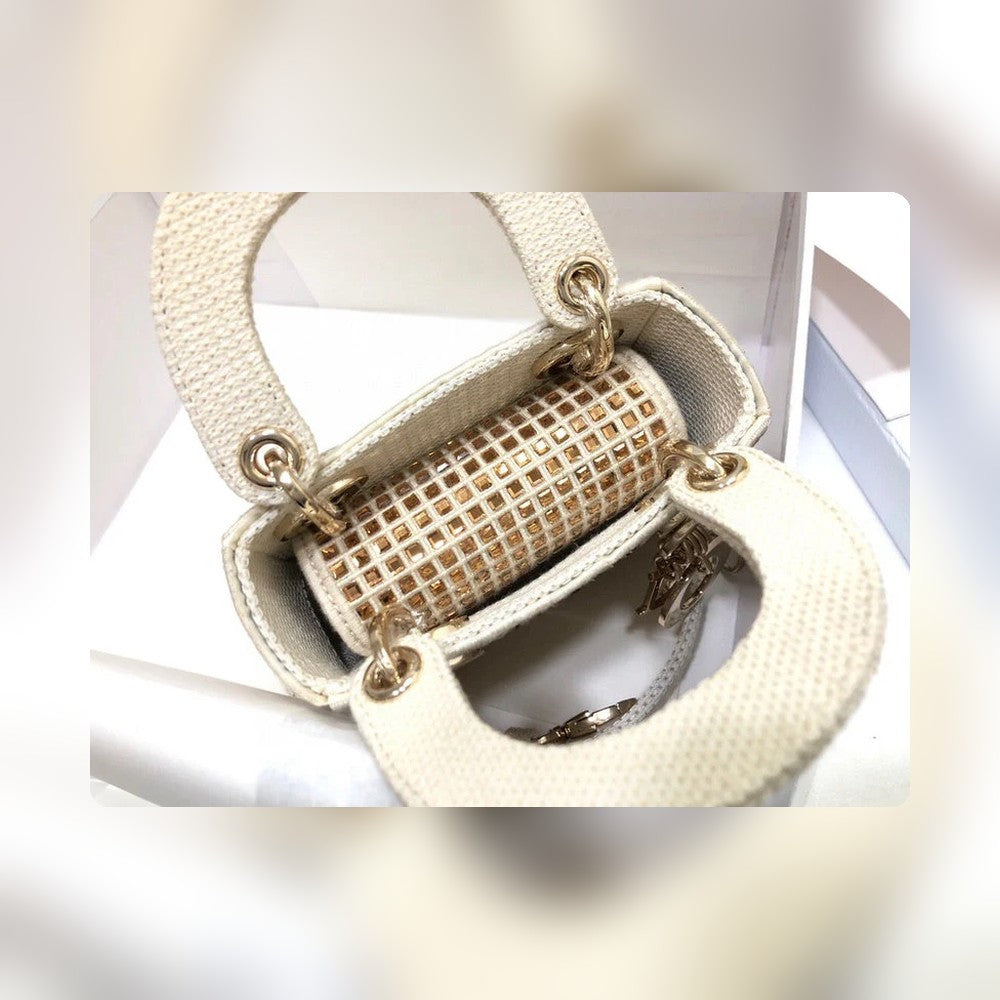 Anum Bags Detail