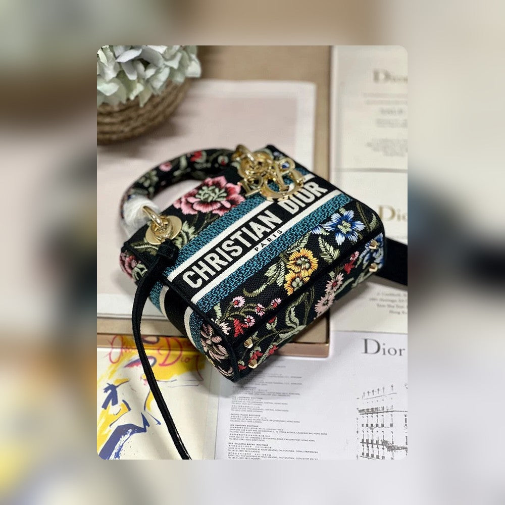 Anum Bags Detail