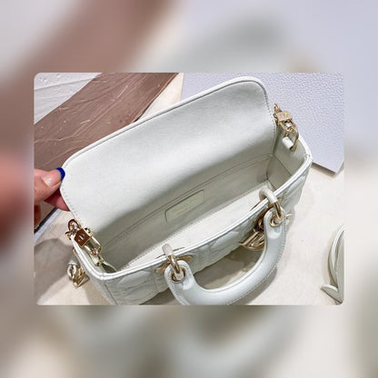 Anum Bags Detail
