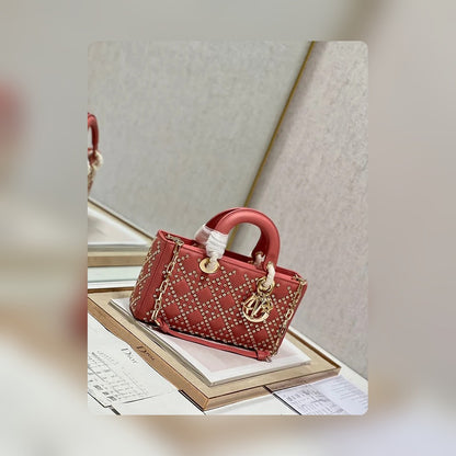 Anum Bags Detail