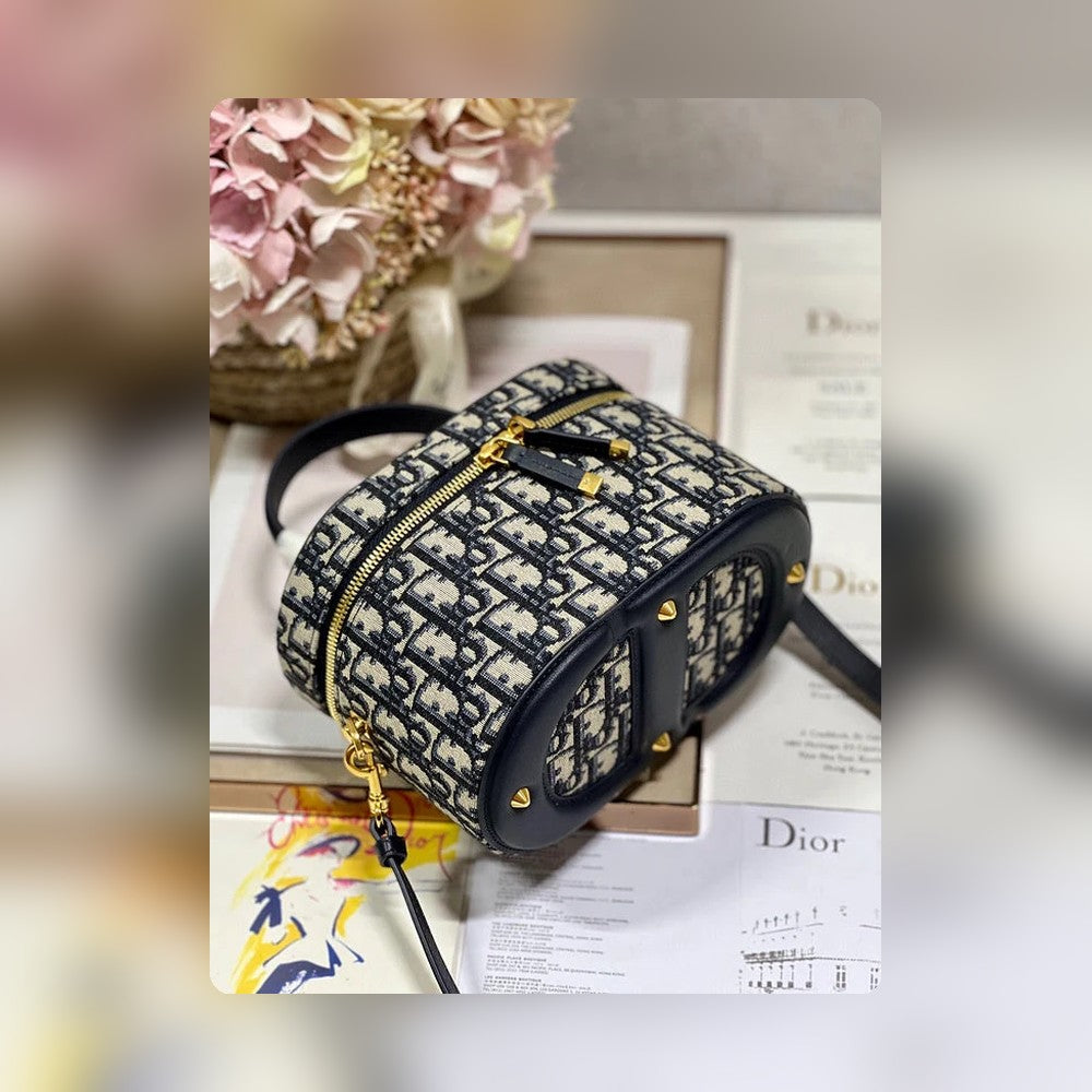 Anum Bags Detail
