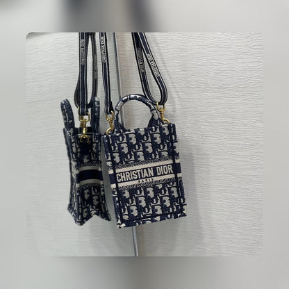 Anum Bags Detail