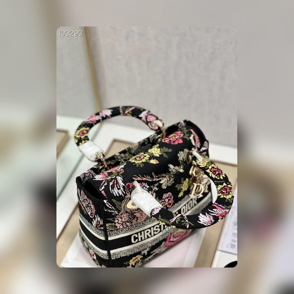 Anum Bags Detail