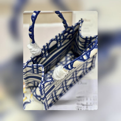 Anum Bags Detail