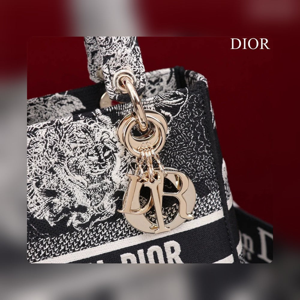 Anum Bags Detail
