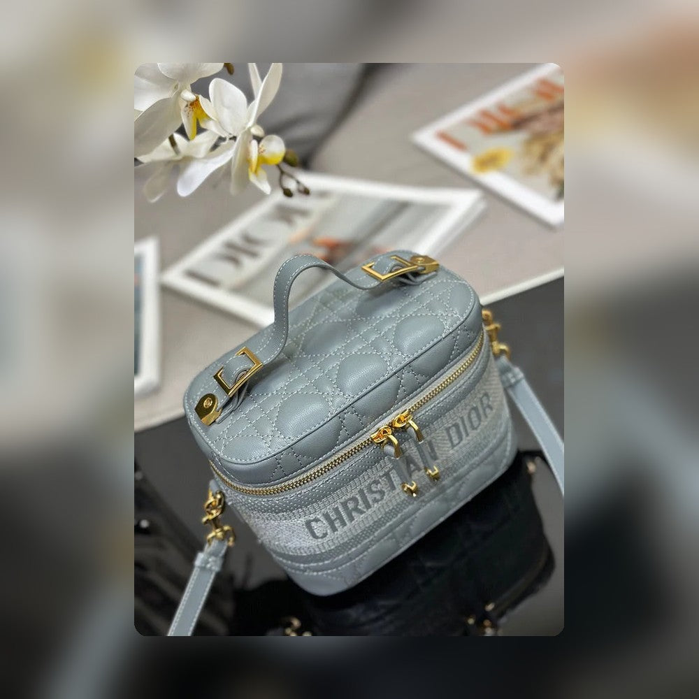 Anum Bags Detail