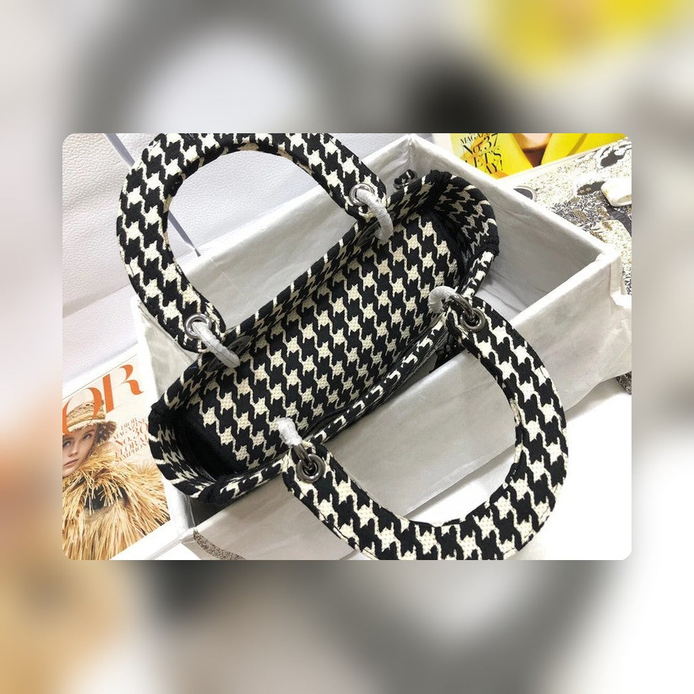 Anum Bags Detail