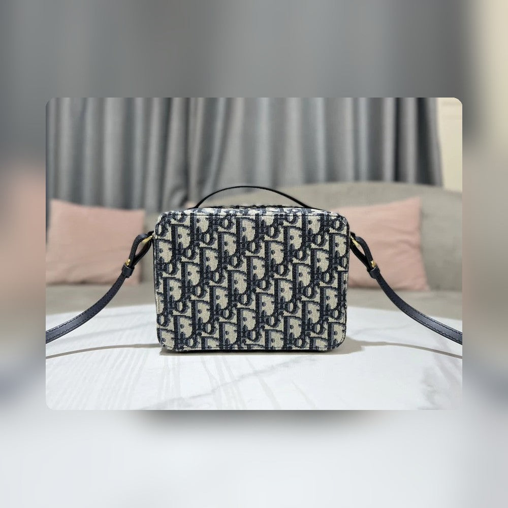 Anum Bags Detail