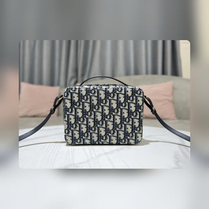 Anum Bags Detail