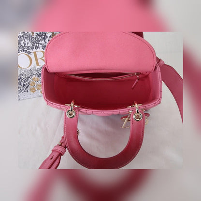 Anum Bags Detail