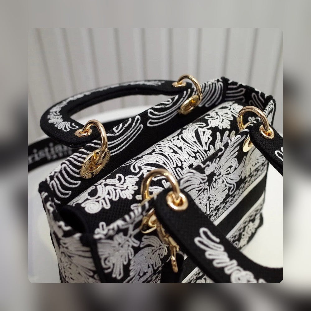 Anum Bags Detail