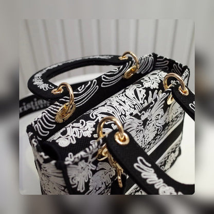 Anum Bags Detail