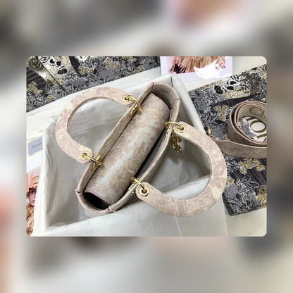 Anum Bags Detail