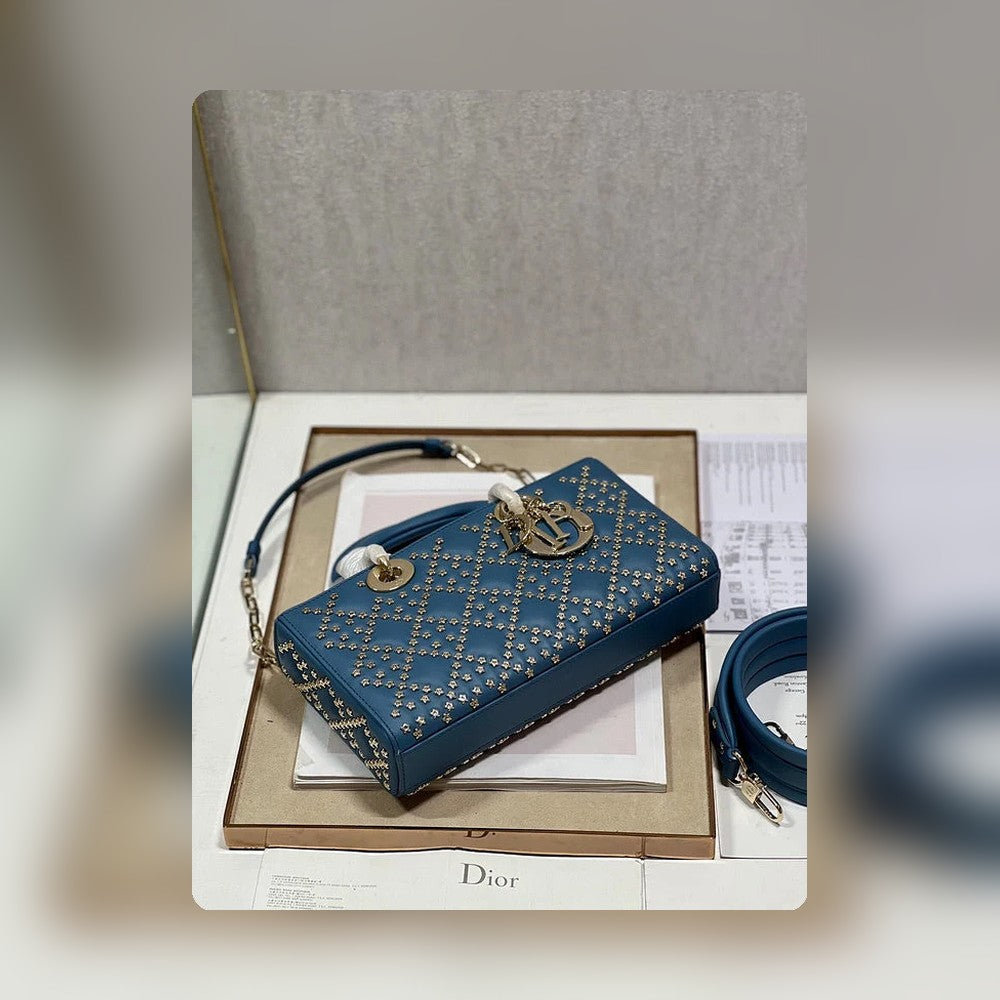 Anum Bags Detail