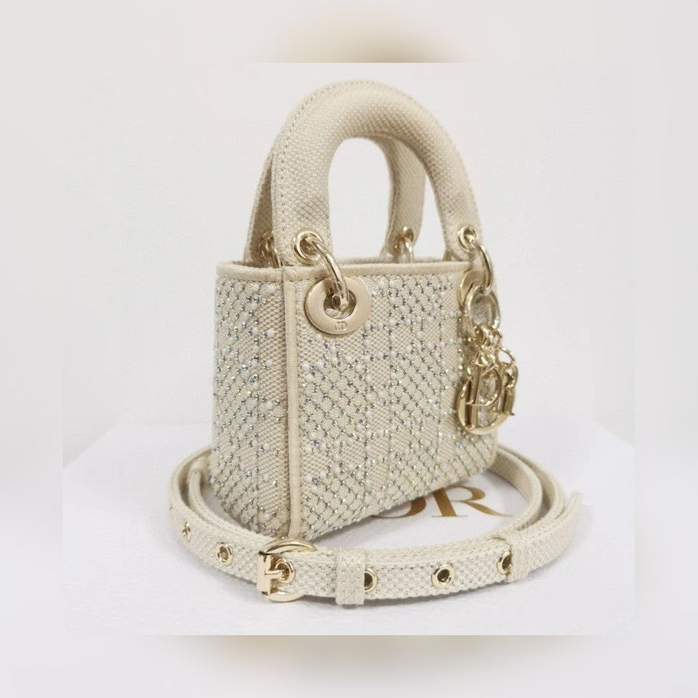 Anum Bags Detail