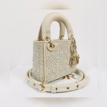 Anum Bags Detail