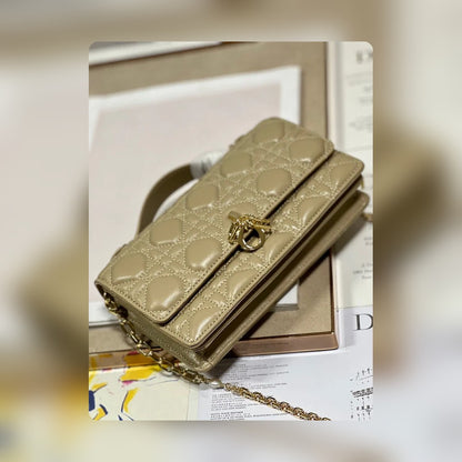 Anum Bags Detail