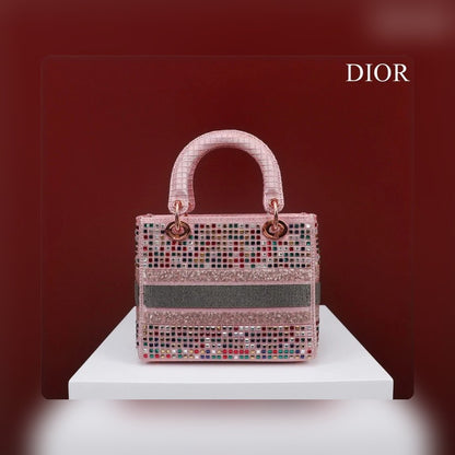 Anum Bags Detail