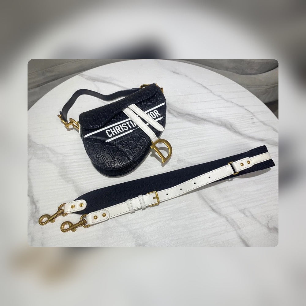 Anum Bags Detail