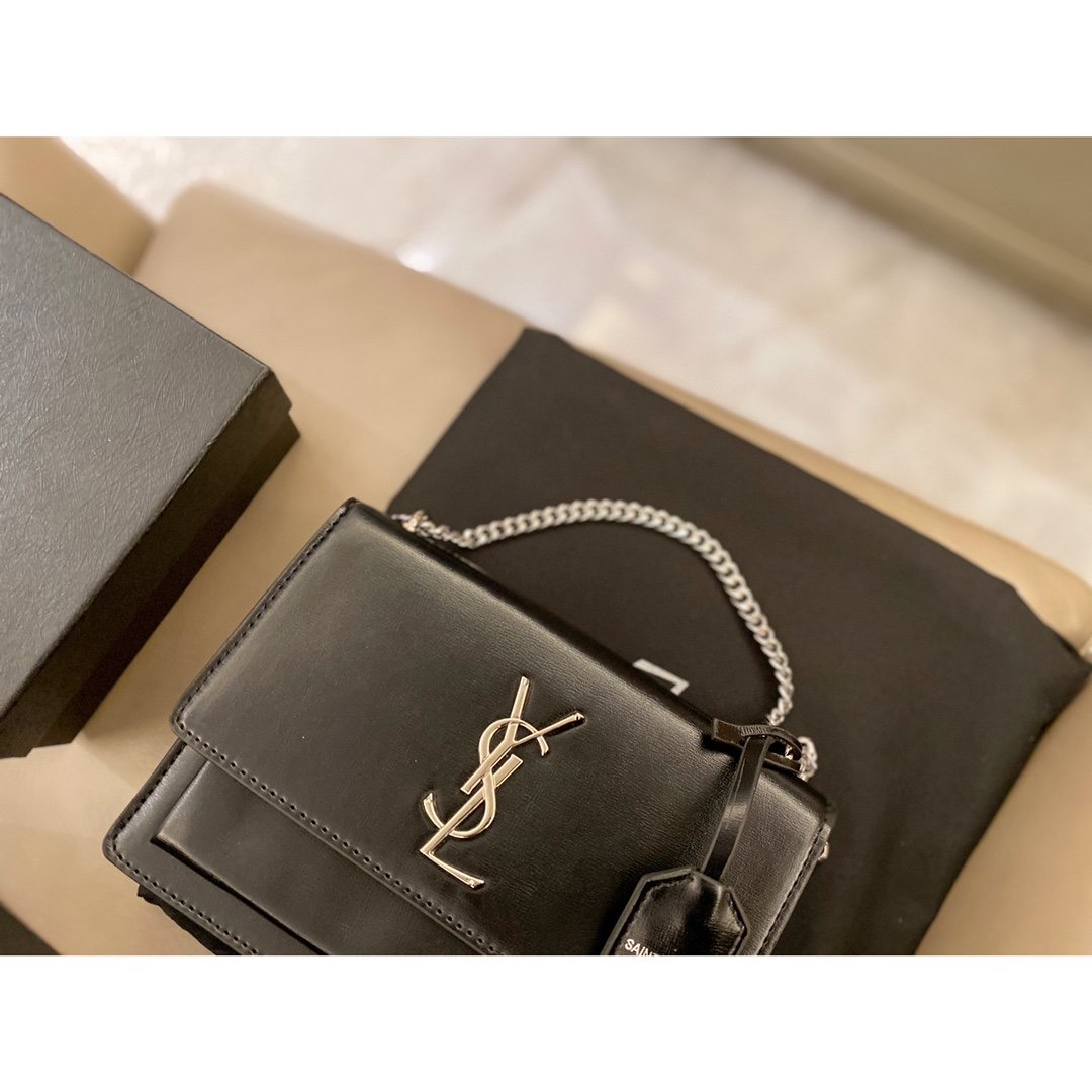 Anum Bags Detail