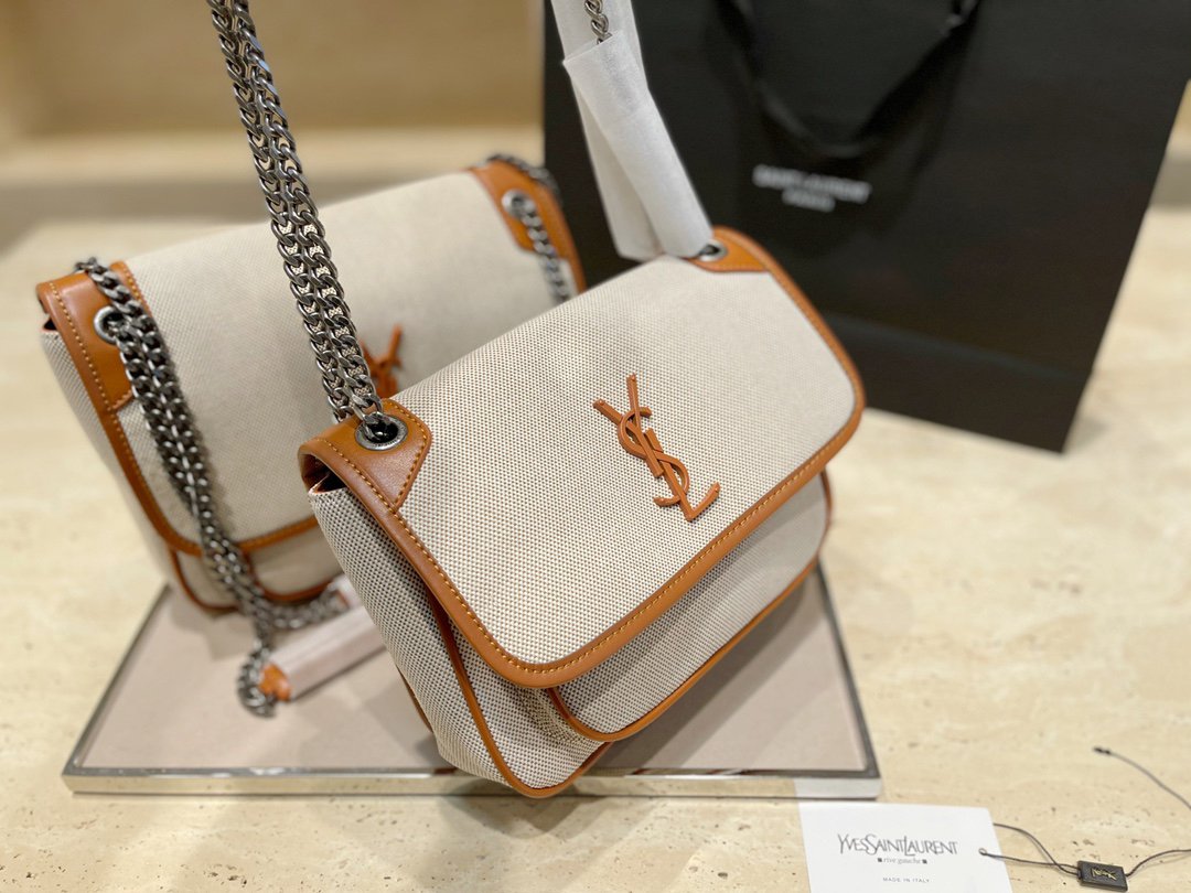 Anum Bags Detail