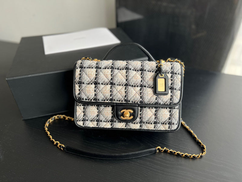 Anum Bags Detail