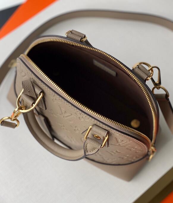 Anum Bags Detail