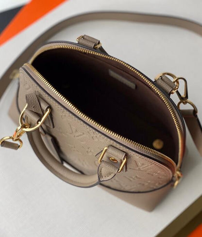 Anum Bags Detail
