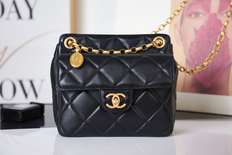 Anum Bags Detail