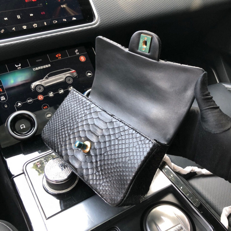 Anum Bags Detail