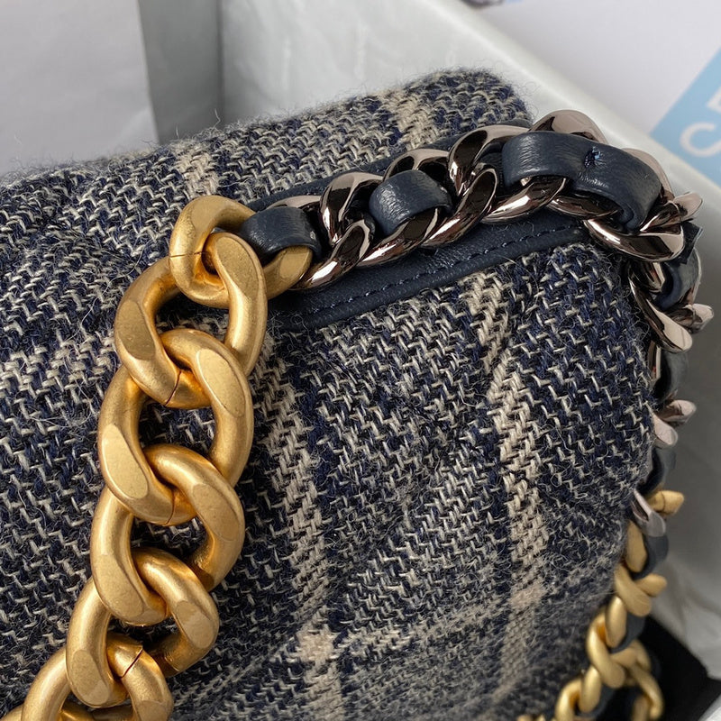Anum Bags Detail