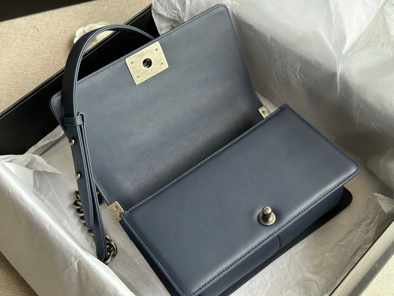 Anum Bags Detail
