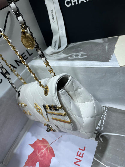 Anum Bags Detail