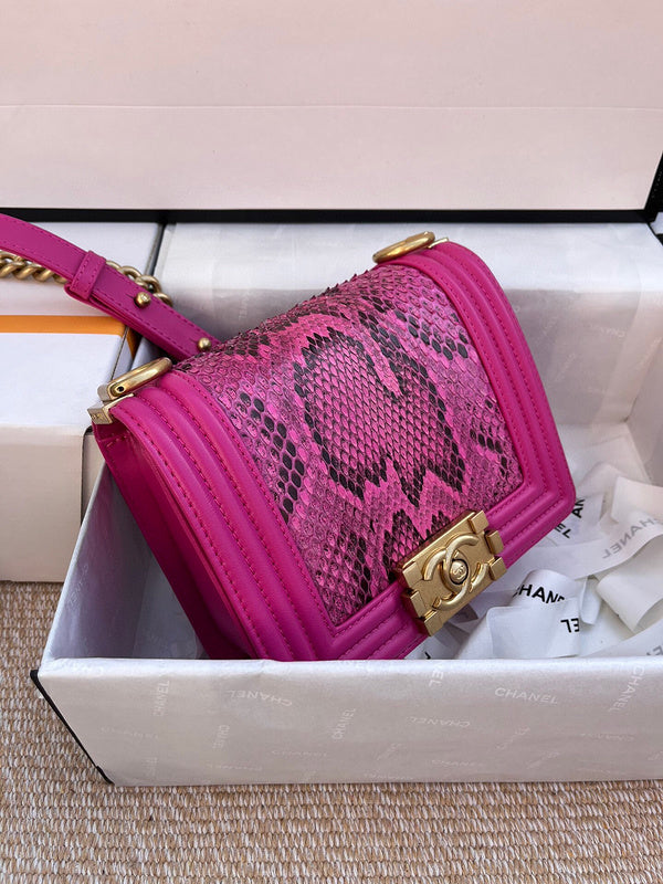 Anum Bags Detail
