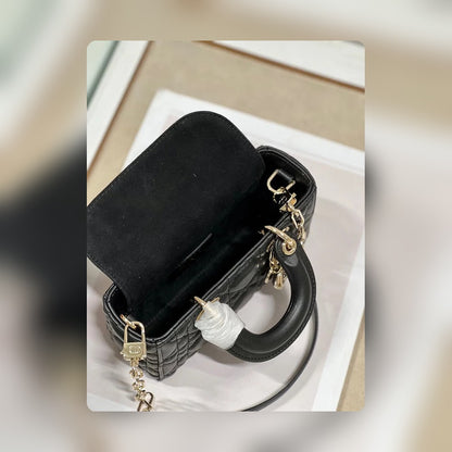 Anum Bags Detail