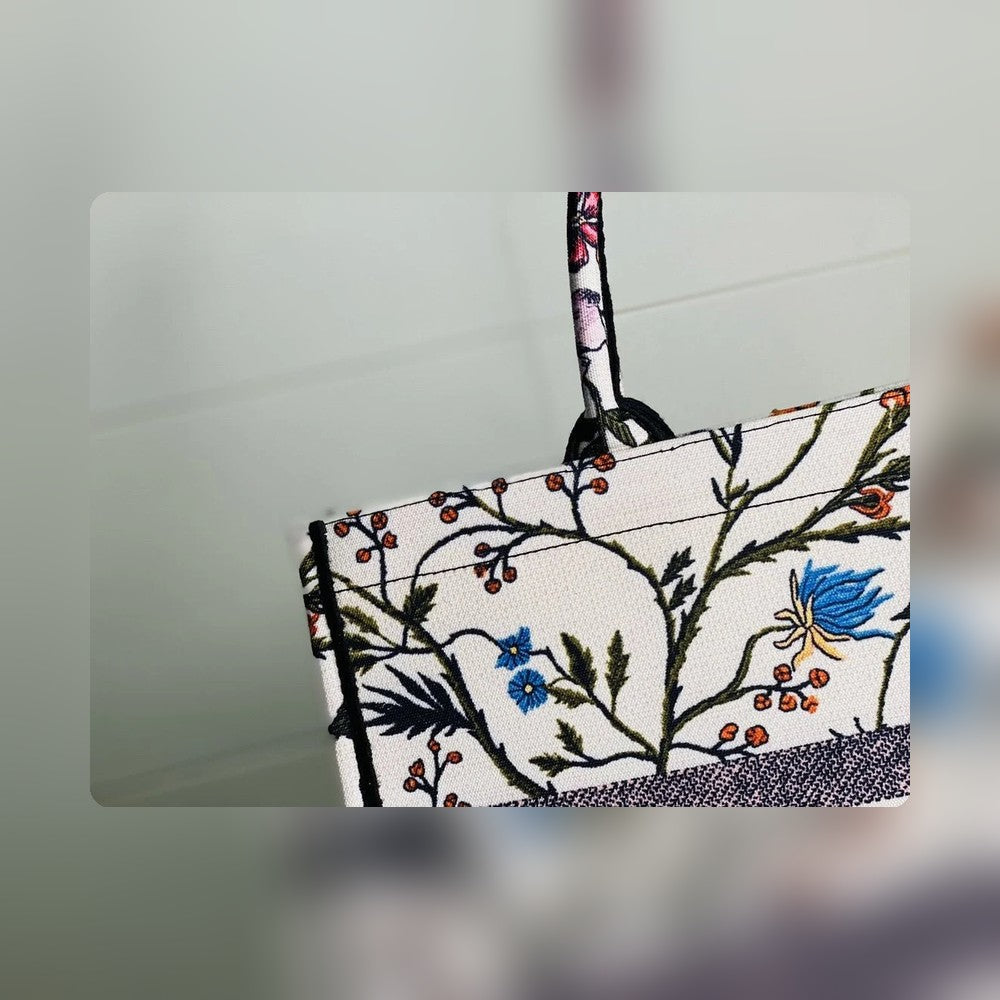 Anum Bags Detail